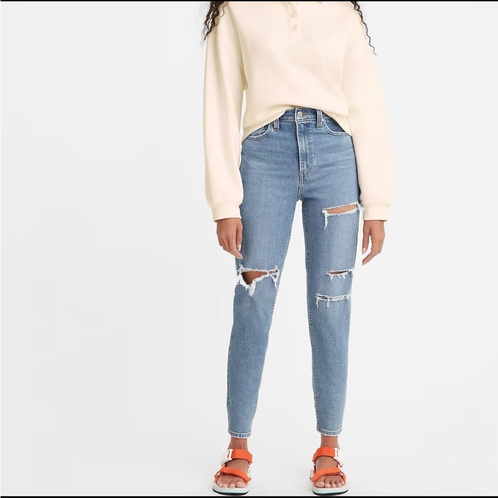 Levi’s high waisted mom jeans